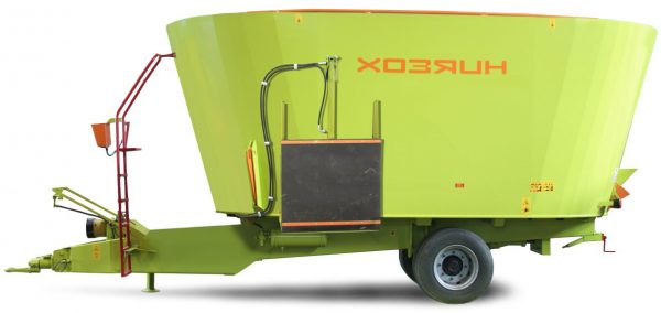 Смеситель-раздатчик кормов «Хозяин» СРК-21В